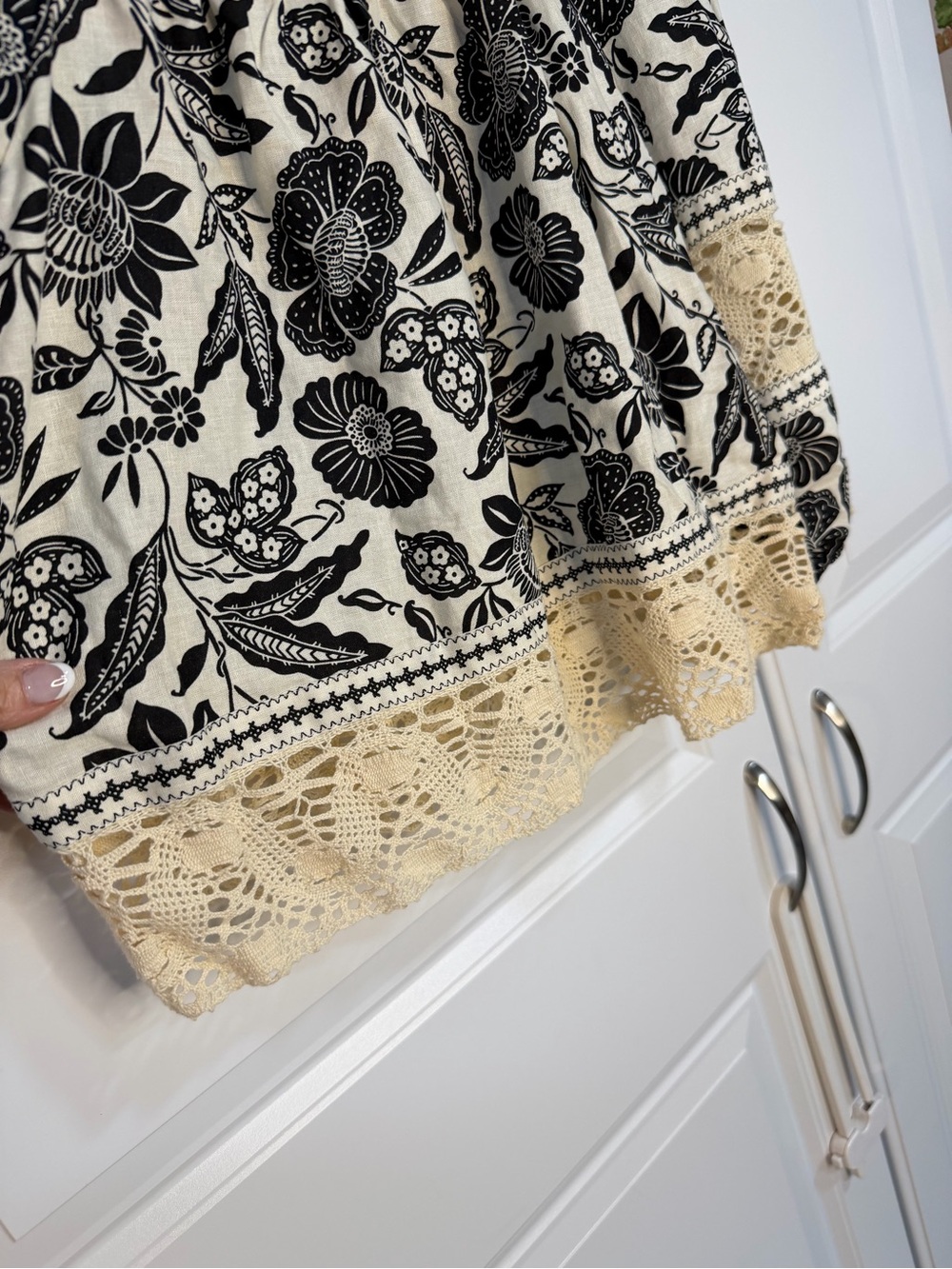 Christian Siriano Black Floral Print Peasant Top on Cream - Picture 4 of 6